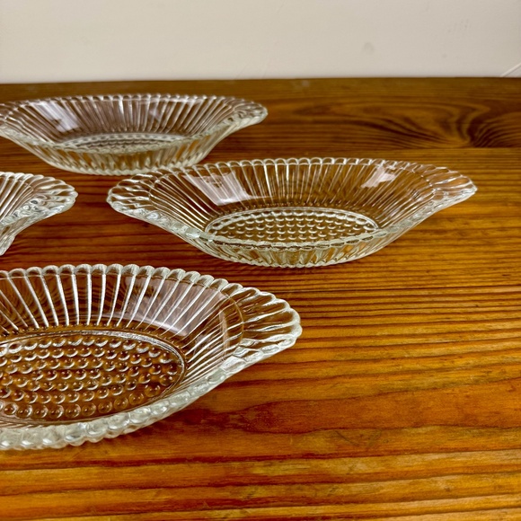 Vintage Clear Glass Dessert Bowls | Set of 4 Ribbed Oval Dishes | Mid-Century - Picture 10 of 15